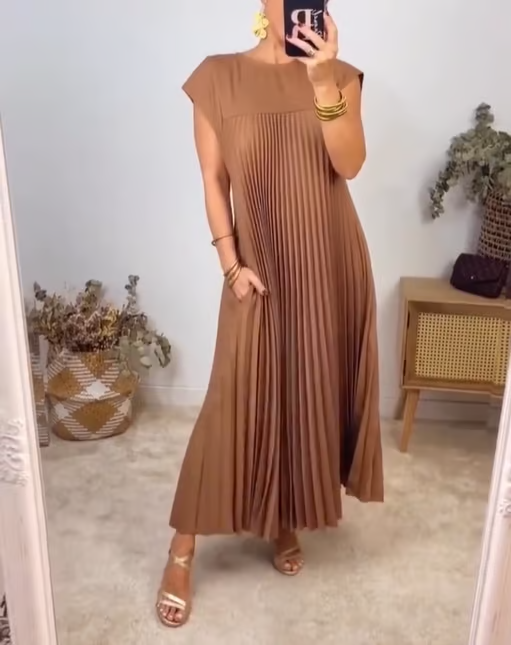 Ciara – Pleated Flatter Dress